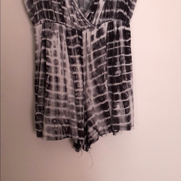 Romper - Picture 2 of 4